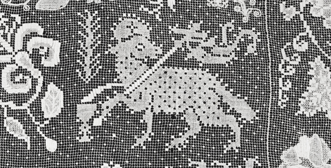 Figure / in lace / in confrontation