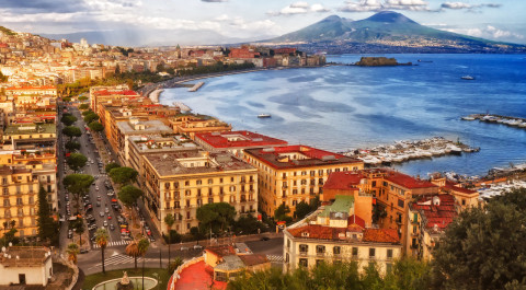 Neapol, město pod Vesuvem  